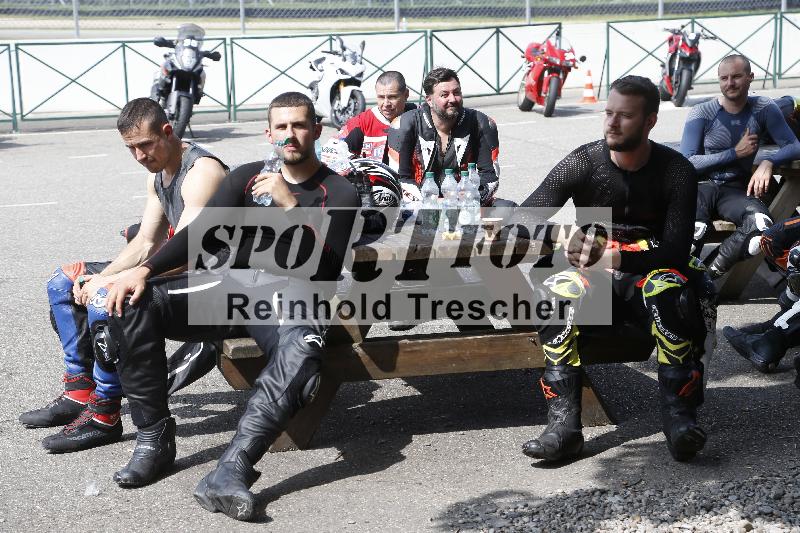 Archiv-2025/27 12.06.2025 Ducati Schweiz Trackday Warmup  ADR/Impressionen